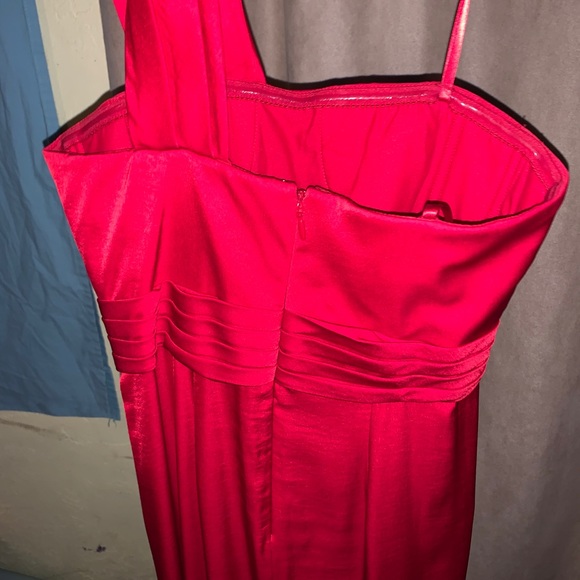 BCBG MAXAZRIA Cherry Red one-shoulder formal gown - Picture 8 of 9